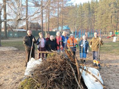 В период с 19 по 22 апреля на территории Наволокского городского поселения прошел общегородской субботник по санитарной очистке и благоустройству территории.